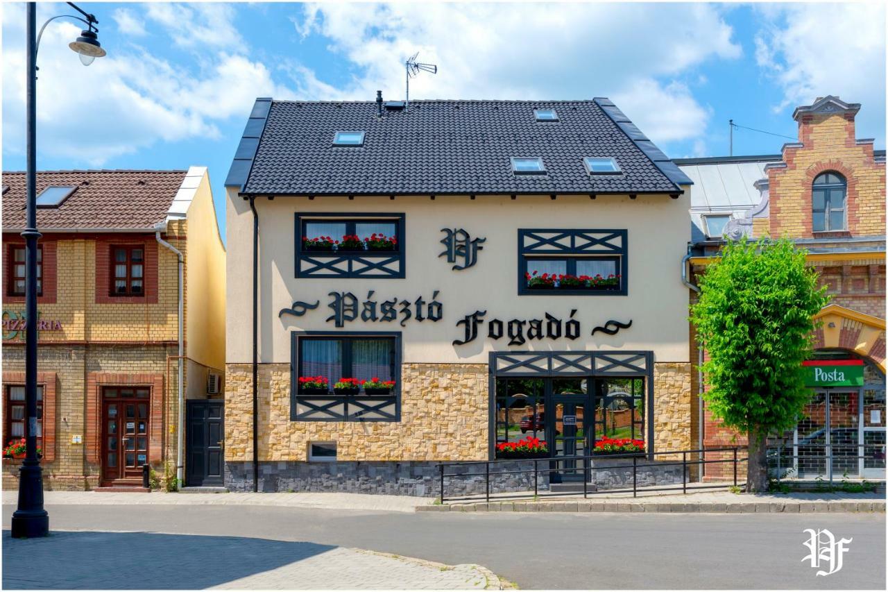 Pásztó Fogadó Acomodação com café da manhã Exterior foto